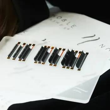 Transparentny Lash Pad do Czarnego Lash Boxa – idealna organizacja rzęs podczas stylizacji