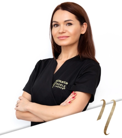 Інструкторка Noble Lashes
