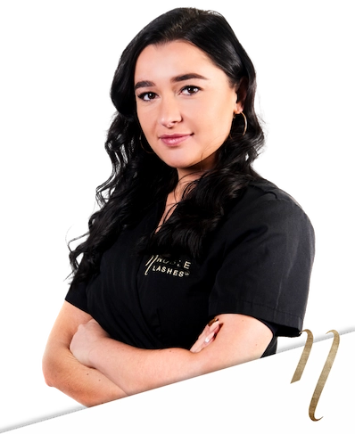 Інструкторка Noble Lashes
