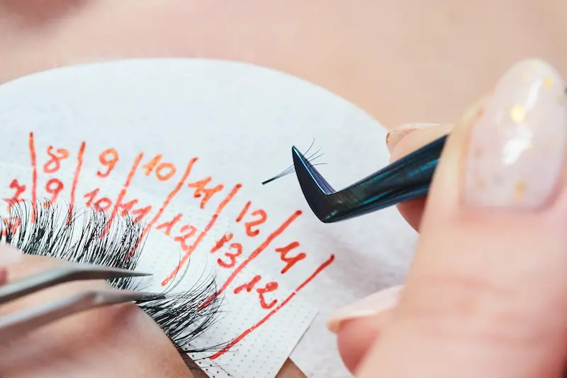 Процедура нарощування вій