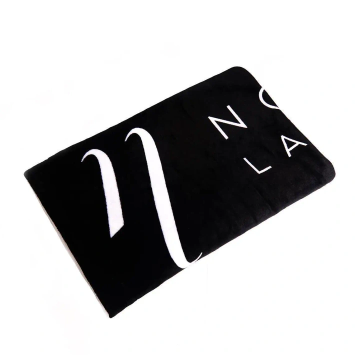 Ковдра з логотипом Noble Lashes